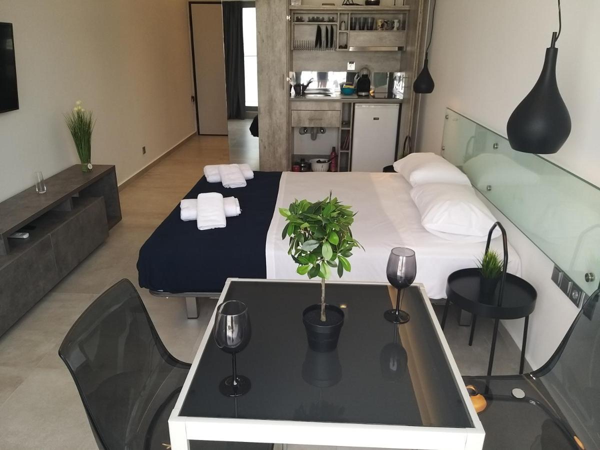 Amazing Apartments @ Aiolou Str. Athena Bagian luar foto