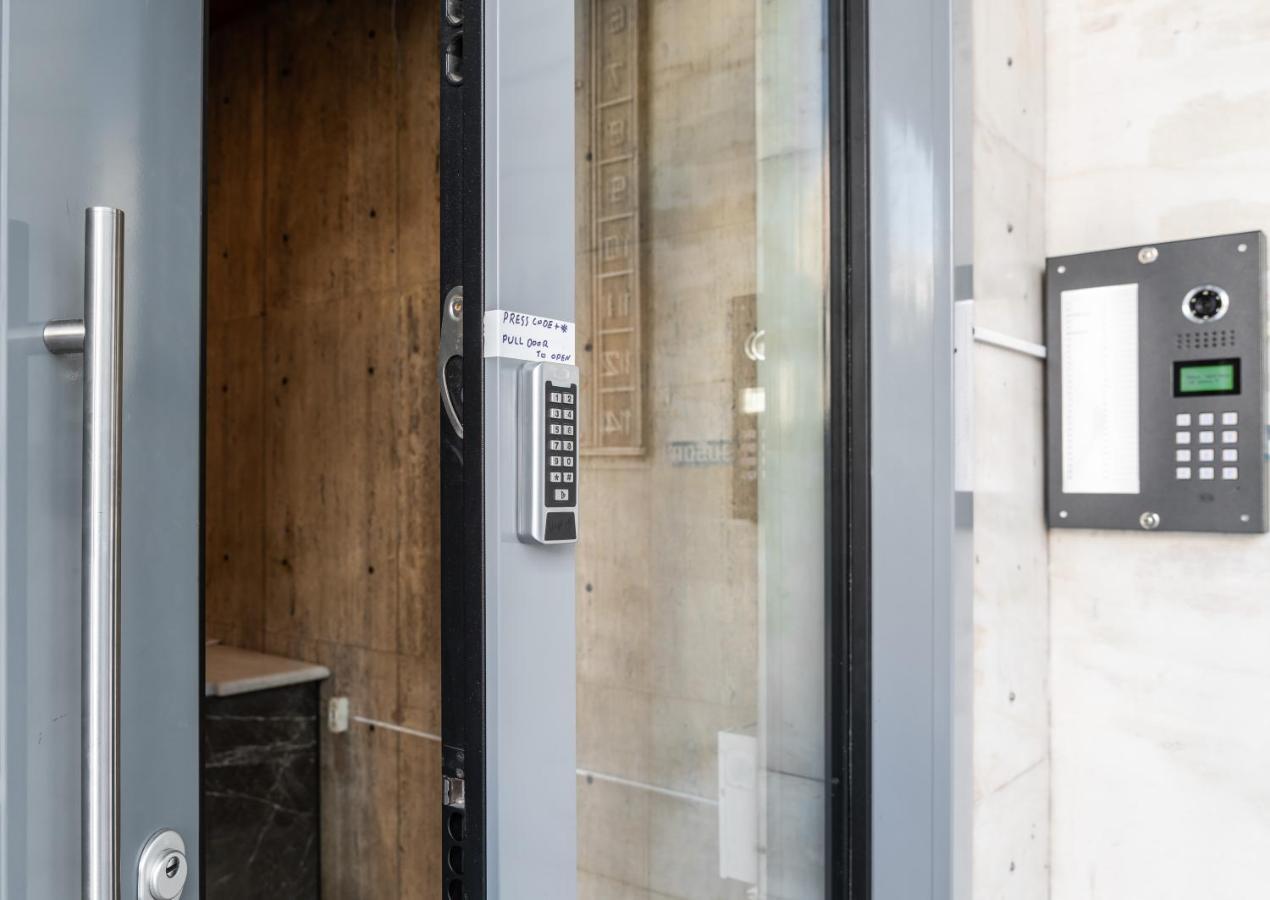 Amazing Apartments @ Aiolou Str. Athena Bagian luar foto
